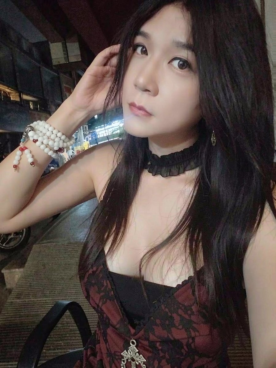 Christina tweet media