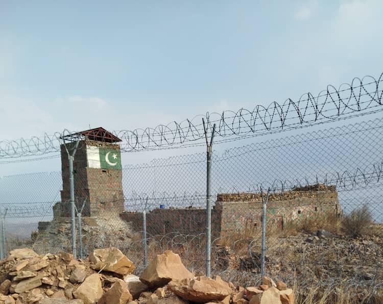 khwazashtnews's tweet photo. 🔴 تازه:

راپورونه وایي نن ماښام د پکتیا ولایت د ځاځي میدان ولسوالۍ په امتداد د فرضي کرښې پورې غاړه د جنډو سر پوسته له لنډې نښتې وروسته د افغان مجاهدینو لاس ته لوېدلې.
نښته کې د مرګ ژوبلې خبرونه تر اوسه ندي ورکول شوي. https://t.co/lwif4GJuQT