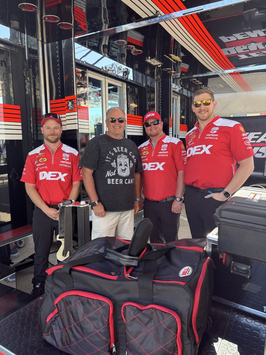 redsnation's tweet photo. Ready for a @IndyCar win today for @Team_Penske and @smclaughlin93   Full support for #thirstythrees https://t.co/aOdA4e5Yze