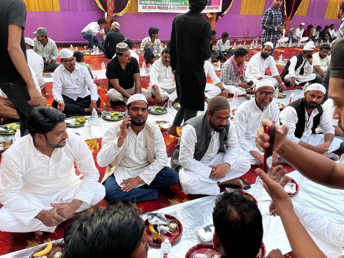 imshaukatali's tweet photo. जनपद जौनपुर में पार्टी द्वारा आयोजित दावत-ए-इफ्तार शिरकत किया।
#ramdan #dawat #i̇ftar #jaunpur #aimimuttarpradesh https://t.co/eBnK4mQhsk
