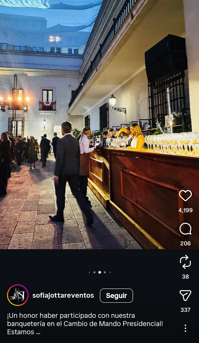 sxlendipity's tweet photo. super austero el cambio de mando: una banqueta de chicureo (seguro de algún familiar) con bar abierto. ah pero ustedes tienen que trabajar más horas, ganar menos, que haya menos gratuidad y disminuirle los impuestos a las empresas. ahí tienen su cagá de gobierno de emergencia https://t.co/DMIwta21mD
