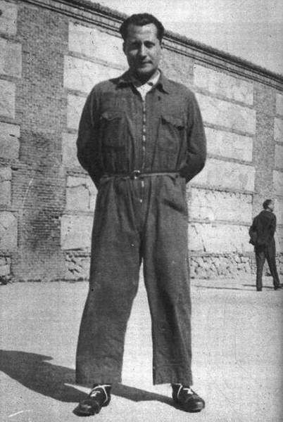 Hoy se cumplen 90 años desde que José Antonio fue detenido por el Frente Popular. Posteriormente, se le llevaría a un juicio de vergüenza, y ya sabemos todos los que ocurrió. ✝️