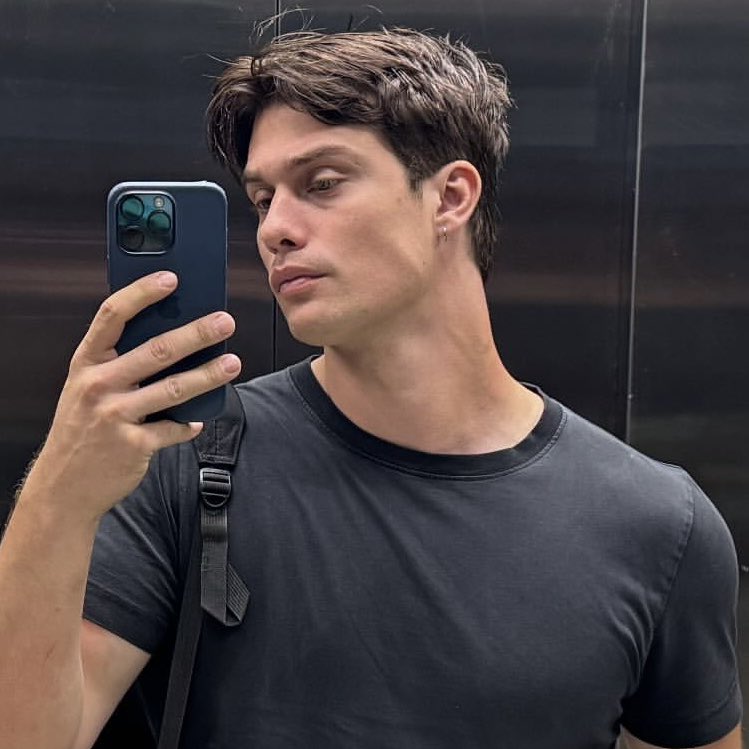 nickyn0mates's tweet photo. blonde nick is the one you bring home to your parents. dark hair is a menace to society https://t.co/8Eo0ef4axS