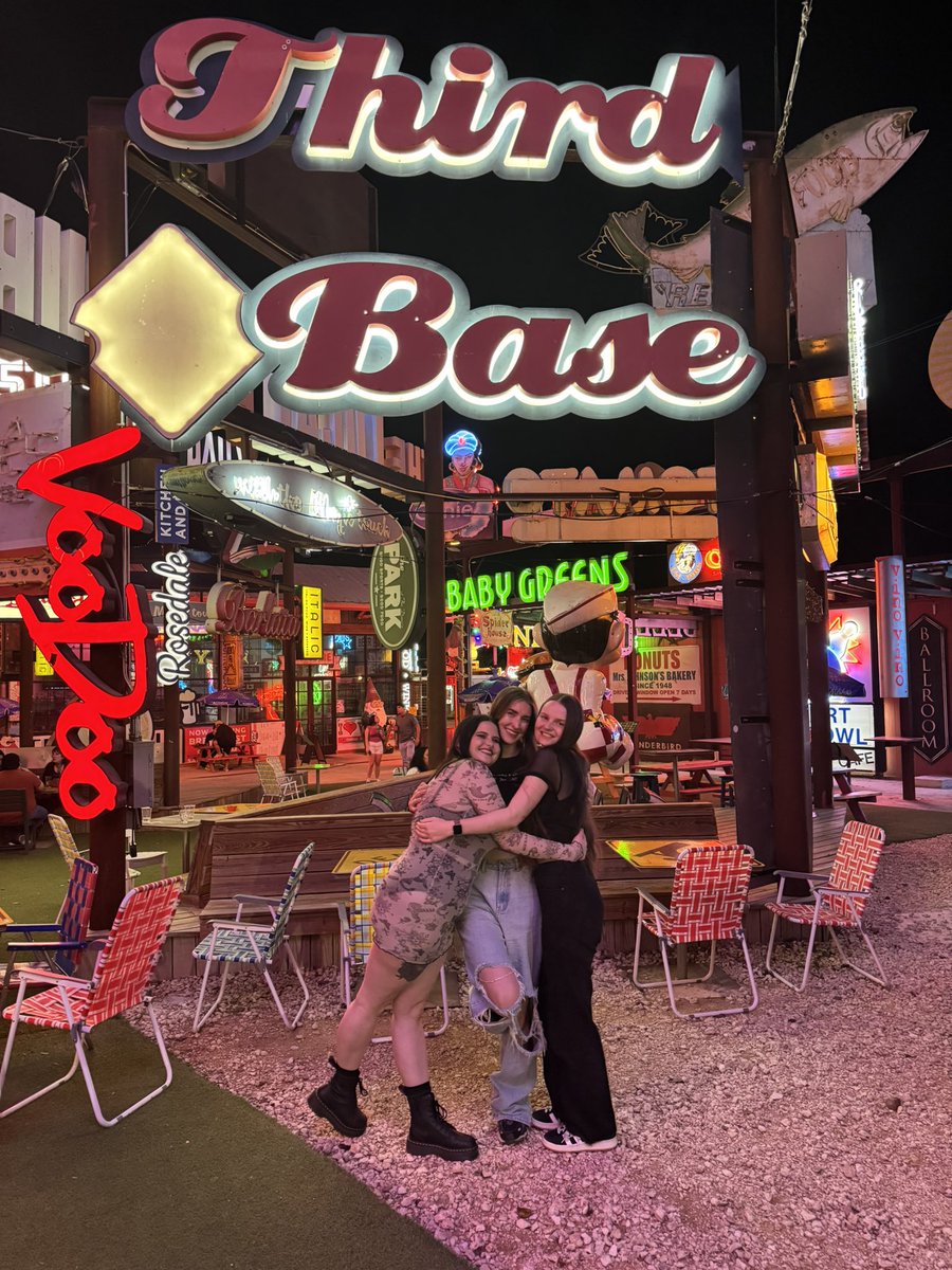 emma ✨ tweet media