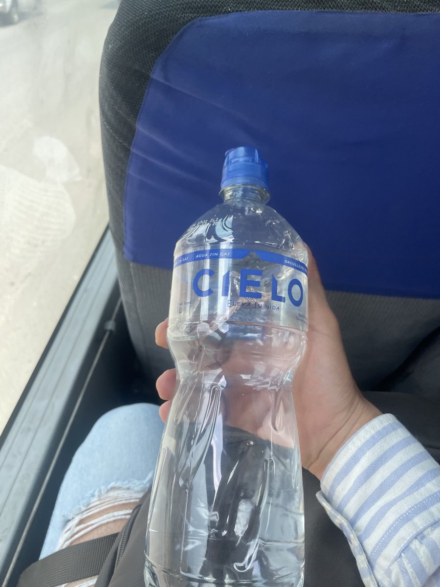 im_flmp's tweet photo. Le dije a mi amorcito que me comprara una botella de agua y como que creyó que iba ora una maratón 😂 https://t.co/kUiCYuDCjY