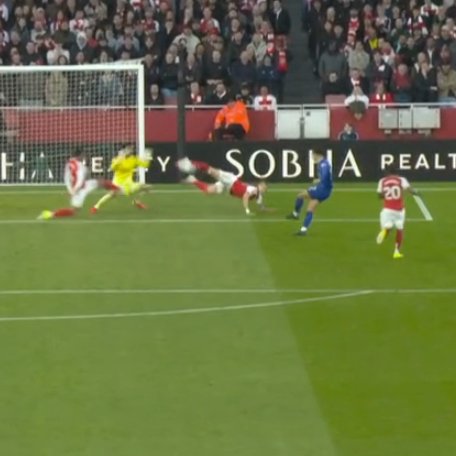 📸 - This is the BEST DEFENSIVE ACTION of the 2025/26 Premier League season so far! https://t.co/...