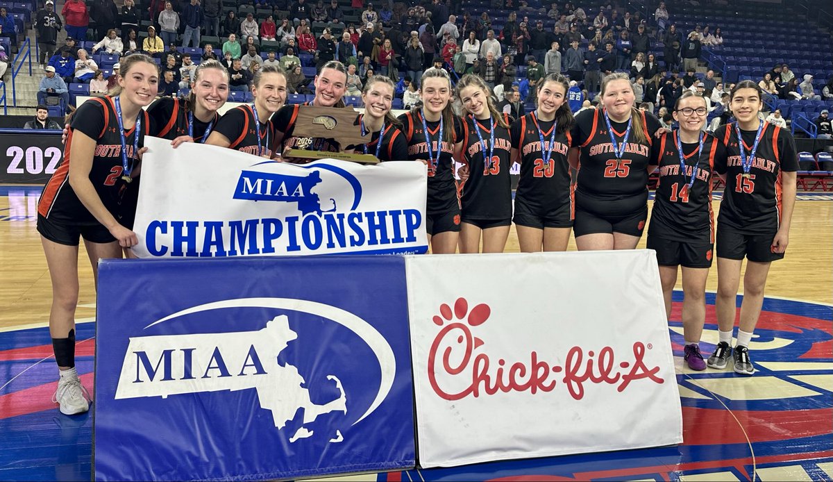 TrevorHass's tweet photo. No. 3 South Hadley defeats No. 1 Frontier, 49-38, to capture the D4 girls’ basketball state title @GlobeSchools @SHHSGirlsBBall https://t.co/QfXGAjbK57