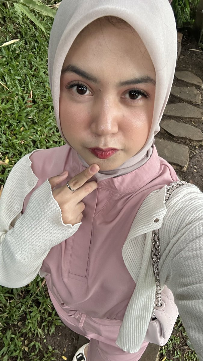 n12ah_s's tweet photo. best makeup this wekeend... 
#makeup https://t.co/Jmd9lwaAjg