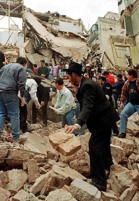 El ataque de Niza = Musulmán  
Los ataques de París = Musulmanes  
El terrorista del zapato = Musulmán  
El ataque de Orlando = Musulmán  
Los francotiradores de Beltway = Musulmanes  
El tirador de Fort Hood = Musulmán  
El terrorista de la ropa interior = Musulmán  
El ataque