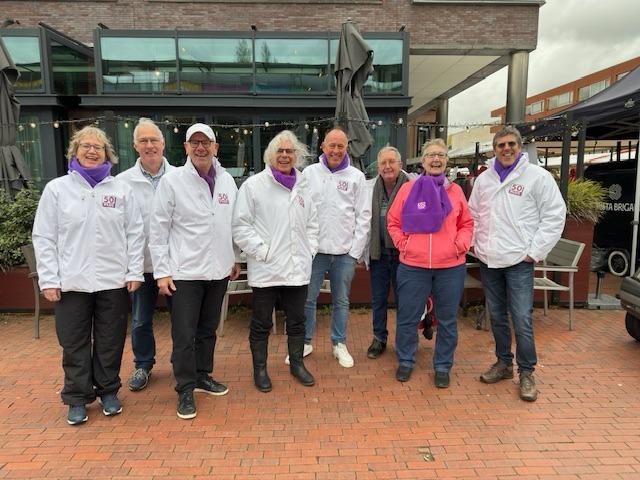 50PLUS_TK's tweet photo. Gisteren was 50PLUS-Kamerlid Corrie van Brenk aanwezig op de vrijdagmarkt in het Stadshart van Amstelveen.
Ondanks het koude, natte en winderige weer waren er veel goede gesprekken en ontmoetingen met inwoners.

Samen met het team van 50PLUS Amstelveen werd er geflyerd en gesproken met mensen op de markt. Het blijft belangrijk om te horen wat er leeft in de stad.