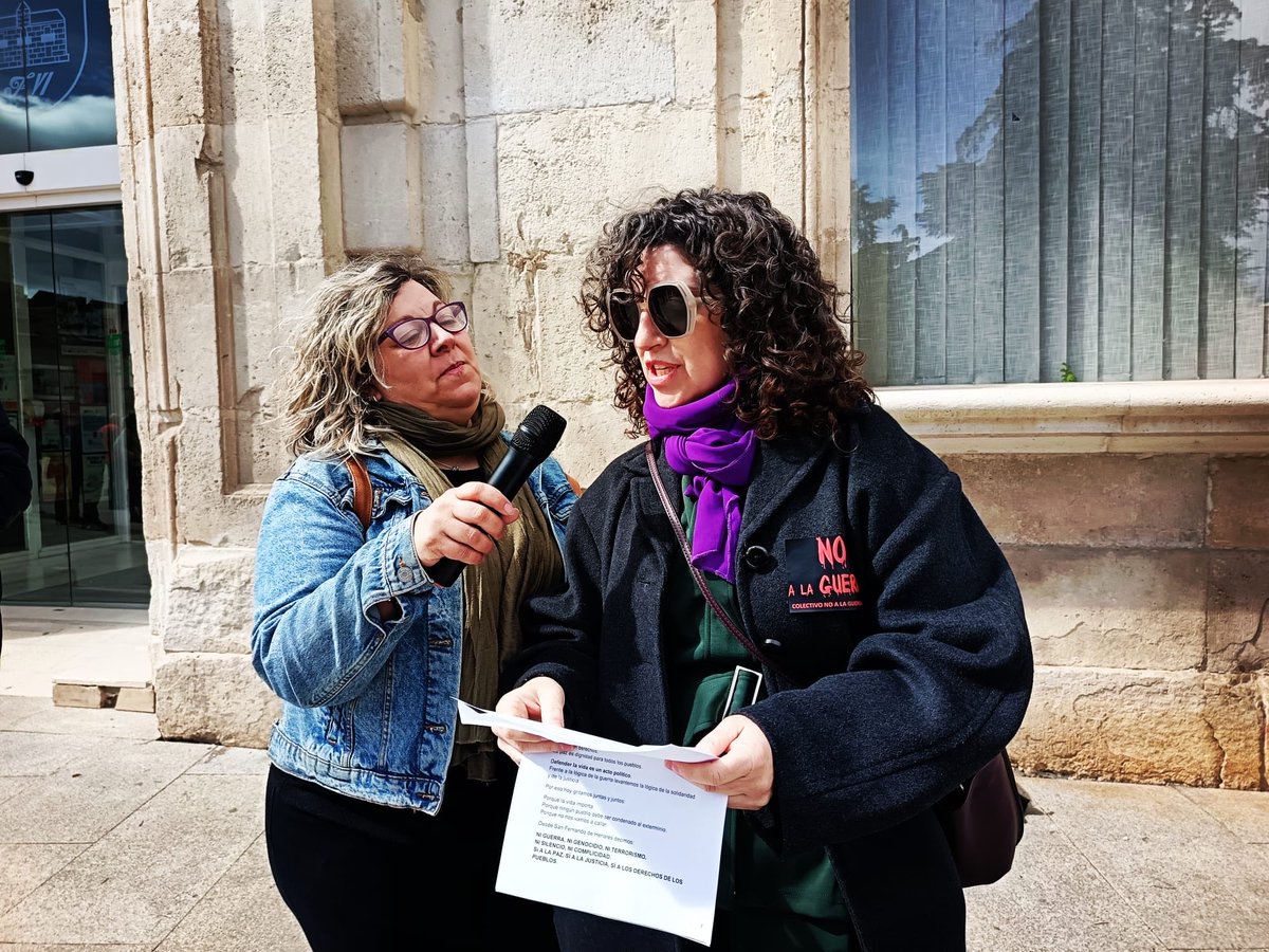 NoalaGuerraSFH's tweet photo. Gracias a vecinos y vecinas que se han sumado en San Fernando de Henares a la concentración contra la guerra, convocada en pueblos de nuestro país por Parar la Guerra. 

NI GUERRA, NI GENOCIDIO, NI TERRORISMO.

¡NO A LA GUERRA!
¡ALTO EL FUEGO YA!

@PararLaGuerra https://t.co/87YxkW7vTl