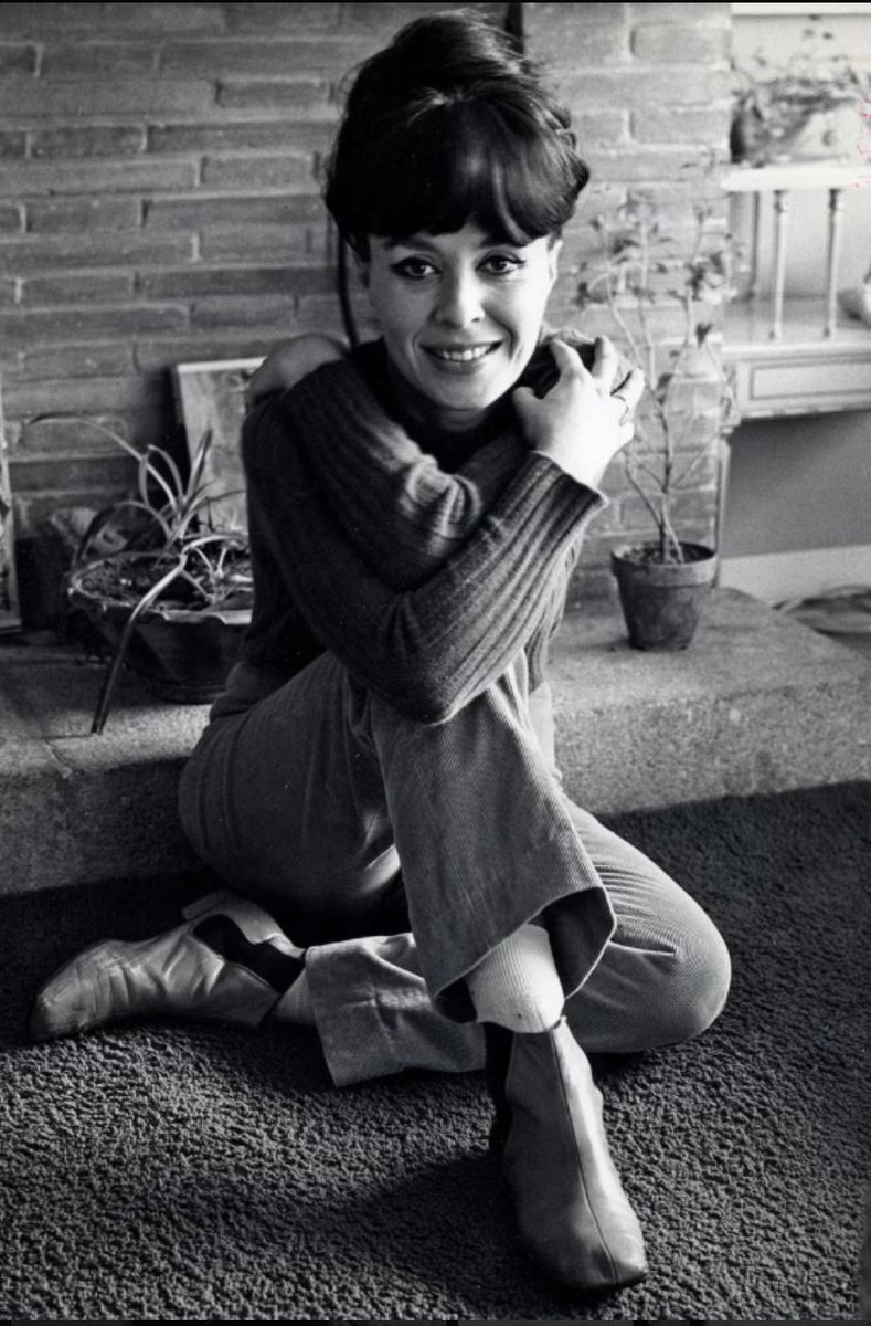 Adiós a una actriz gigantesca. Una leyenda de la actuación. Con ella se va también una época, una generación, una manera de hacer. 
Mis sentidas y emocionadas  condolencias a su familia y amigos.

D.E.P. Gemma Cuervo 🙏