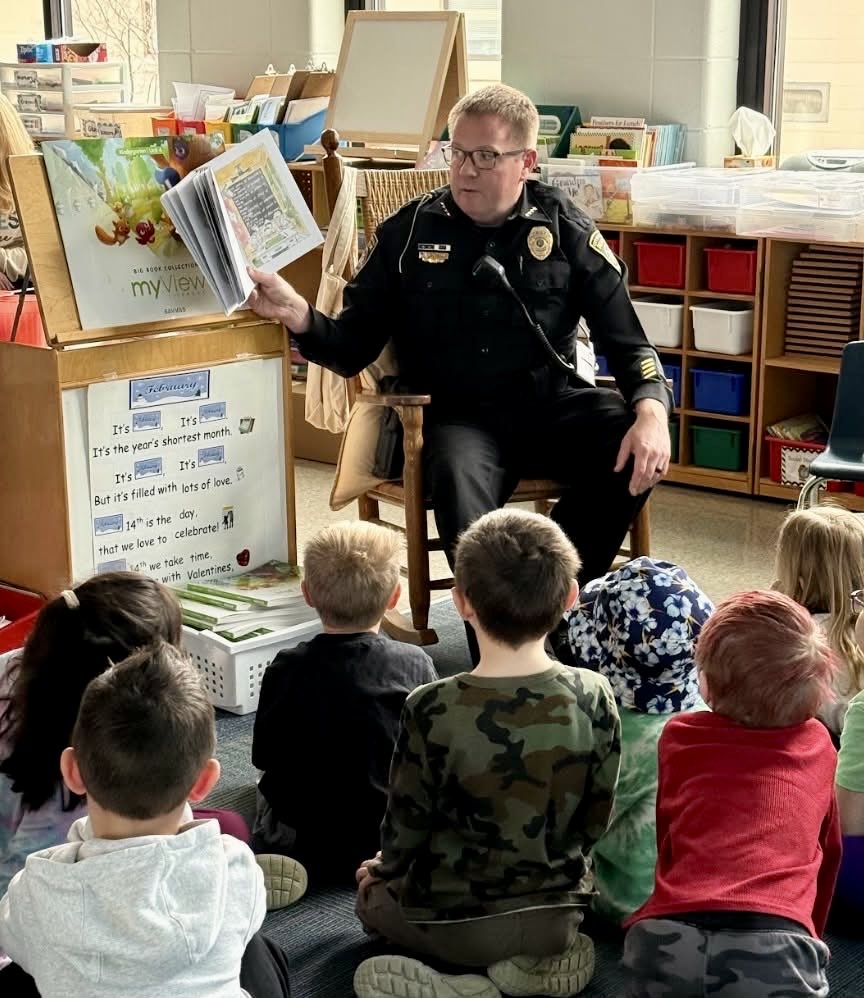 Chief Westphal reading to Mill Valley Elementary students during #ReadAcrossAmerica week! 📚