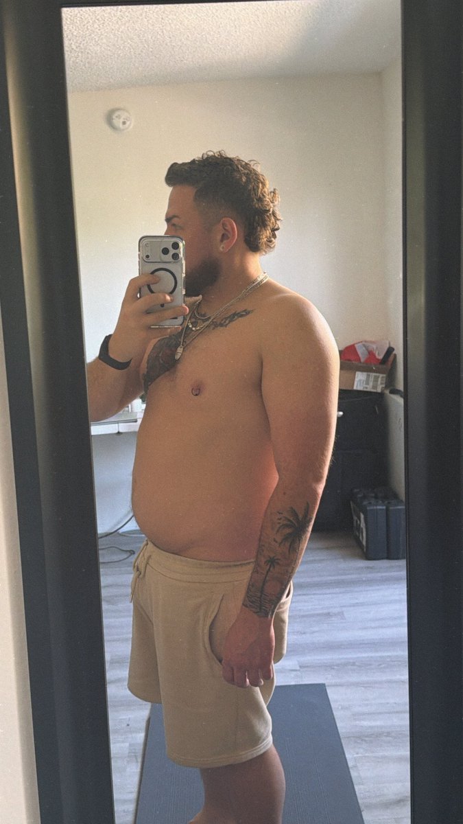 Green_eyed_papi tweet media