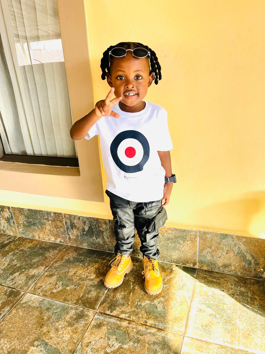 Happy me Sweet Kid🚸🇿🇦👑.. thanks Dad &amp; Mom 🫂🫶🏾