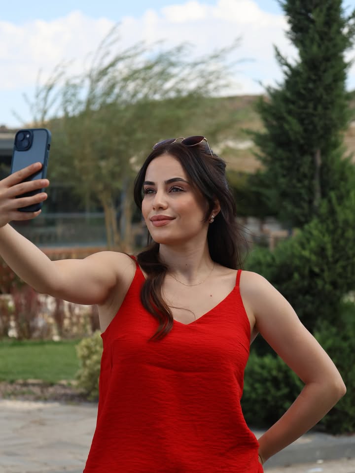 Elena tweet media