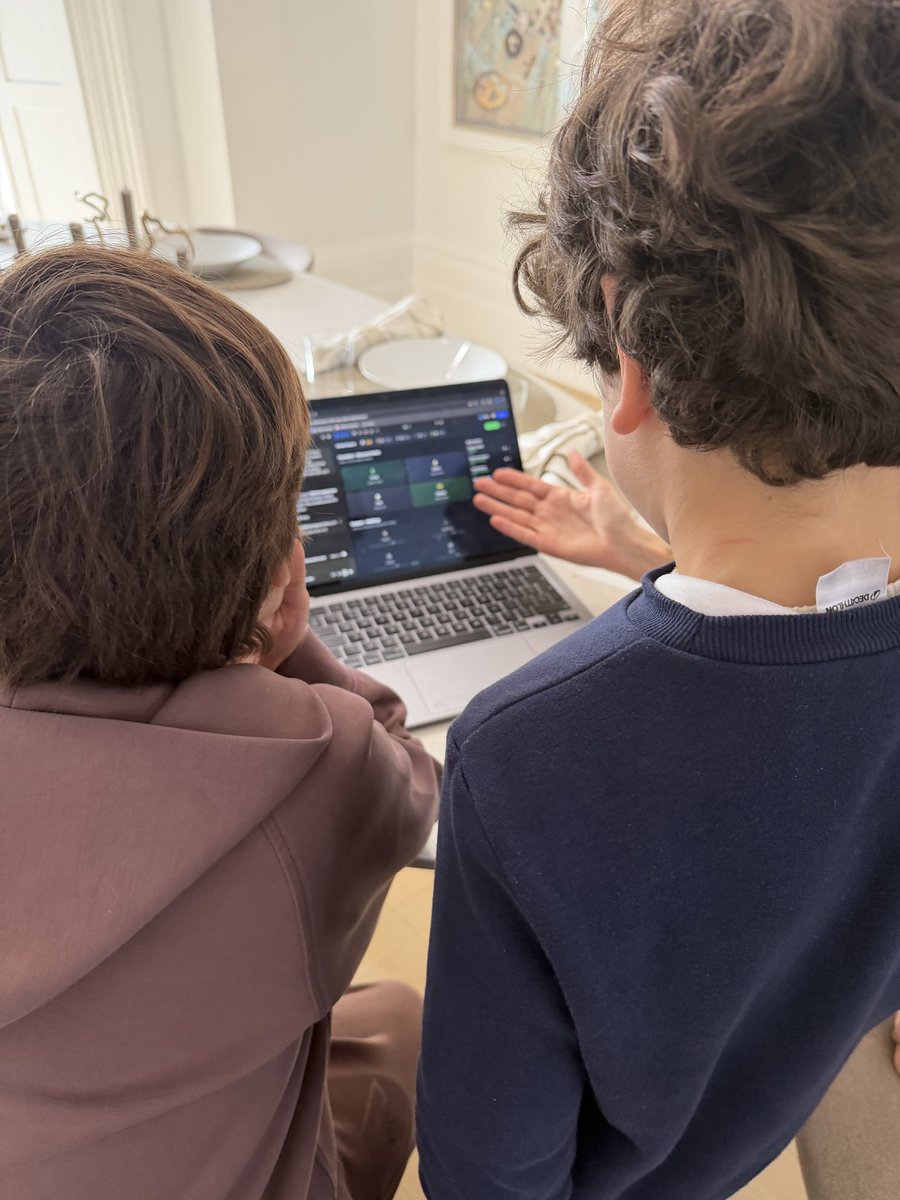 Laura Modiano tweet media