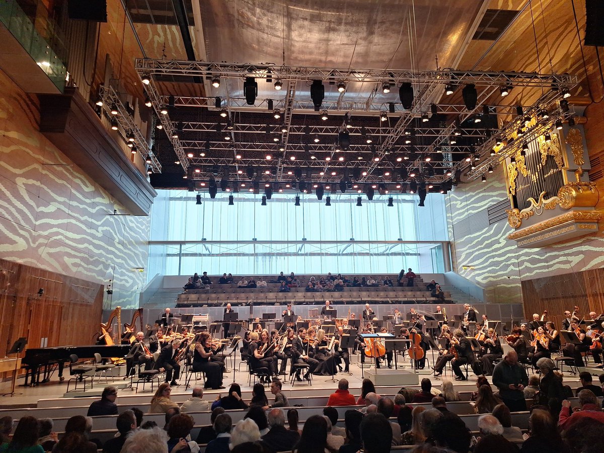 o_periferico's tweet photo. The concert will start in a few moments @casadamusica... #Enescu #Kodaly #Bartok https://t.co/B3thTAFQKN