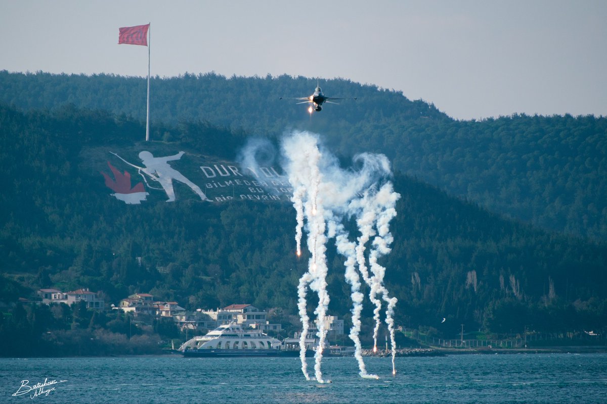 schermidore's tweet photo. Solotürk’ün Çanakkale’deki prova uçuşu.

#Soloturk #F16FightingFalcon #TurkishAirForce https://t.co/Z45RmRfzR5
