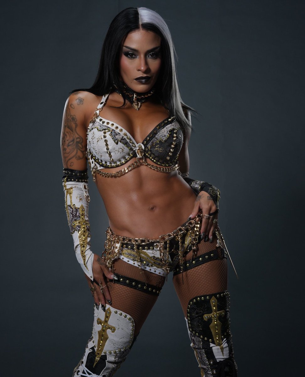 Queen Zelina ☼ NOT @ZelinaVegaWWE tweet media