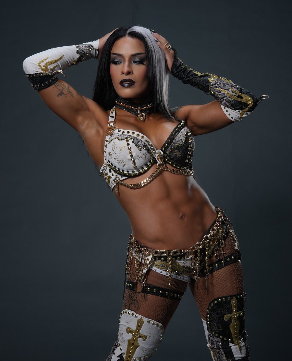 Queen Zelina ☼ NOT @ZelinaVegaWWE tweet media