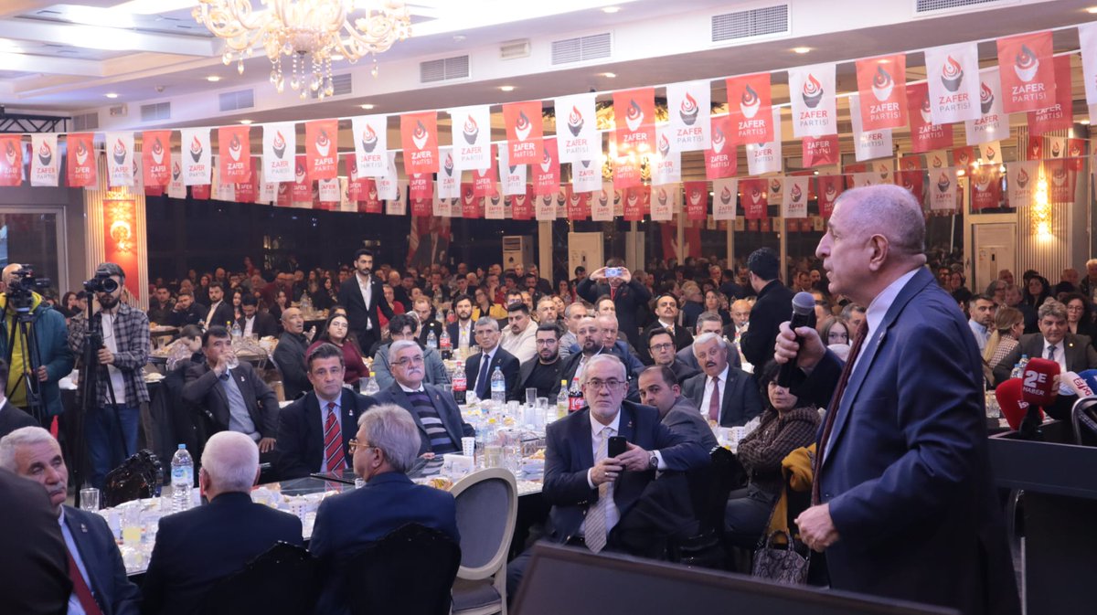 Zafer Partisi Eskişehir İl Başkanlığımızın düzenlediği iftar sofrasında vatandaşlarımızla bir aradaydık.

Helal ekmeğimizi bölüşüp, orucumuzu açtık Türk vatanı ve Türk Milleti için birlikte dua ettik.

Davetimize katılarak bizleri onurlandıran Eskişehir halkına teşekkür ediyorum.