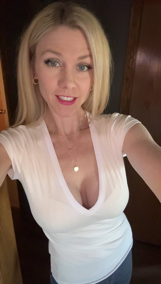 TaraWasinger's tweet photo. 💚Ready for some Fake Patty’s shenanigans!💚
#fakepattys #nofilterphoto #fivepercentirish https://t.co/jIdtOw6sKM