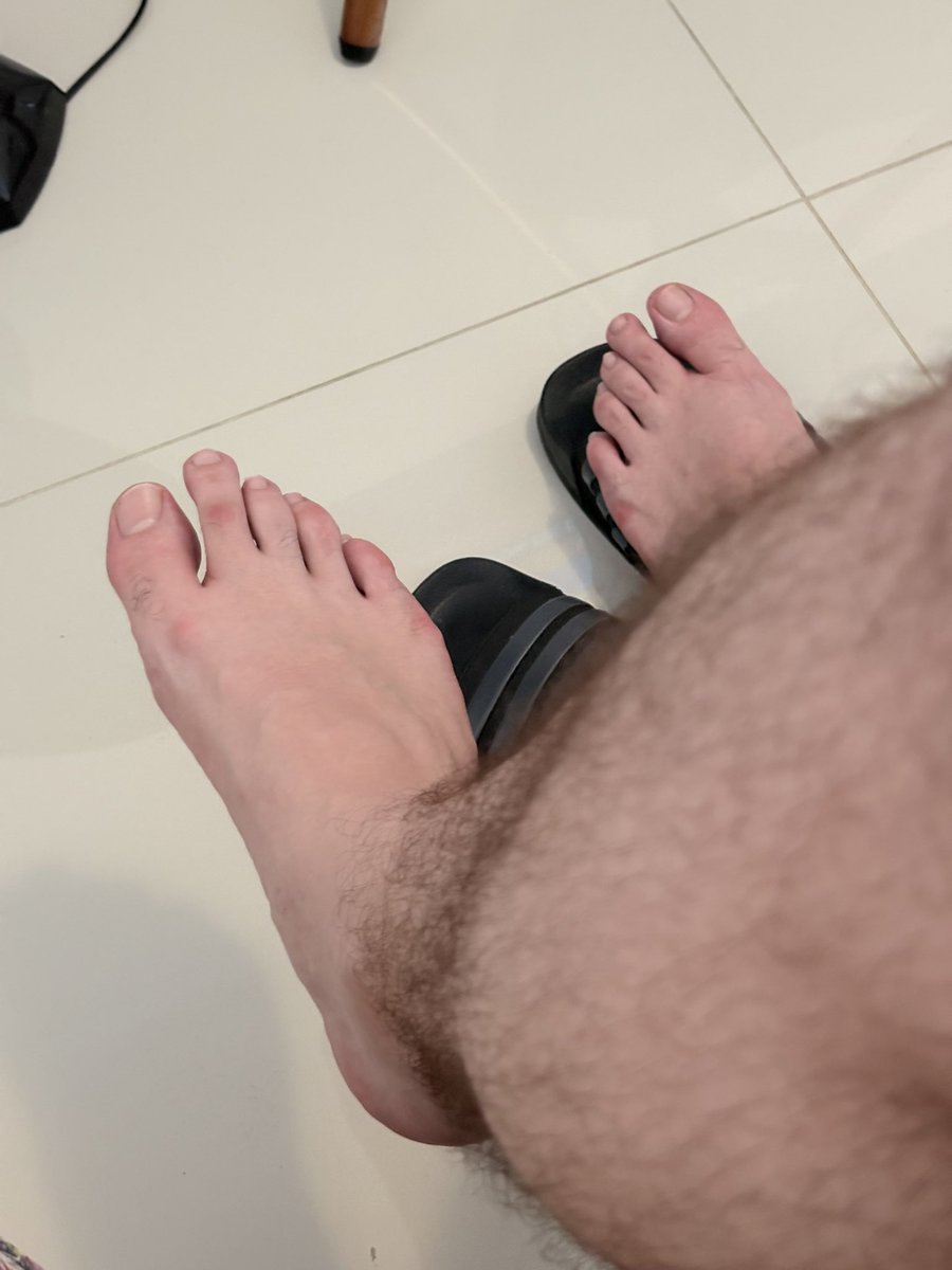 lickmynerdyfeet's tweet photo. Play with my fingers while I play🤓🦶😏 https://t.co/iBqOQwr0IS