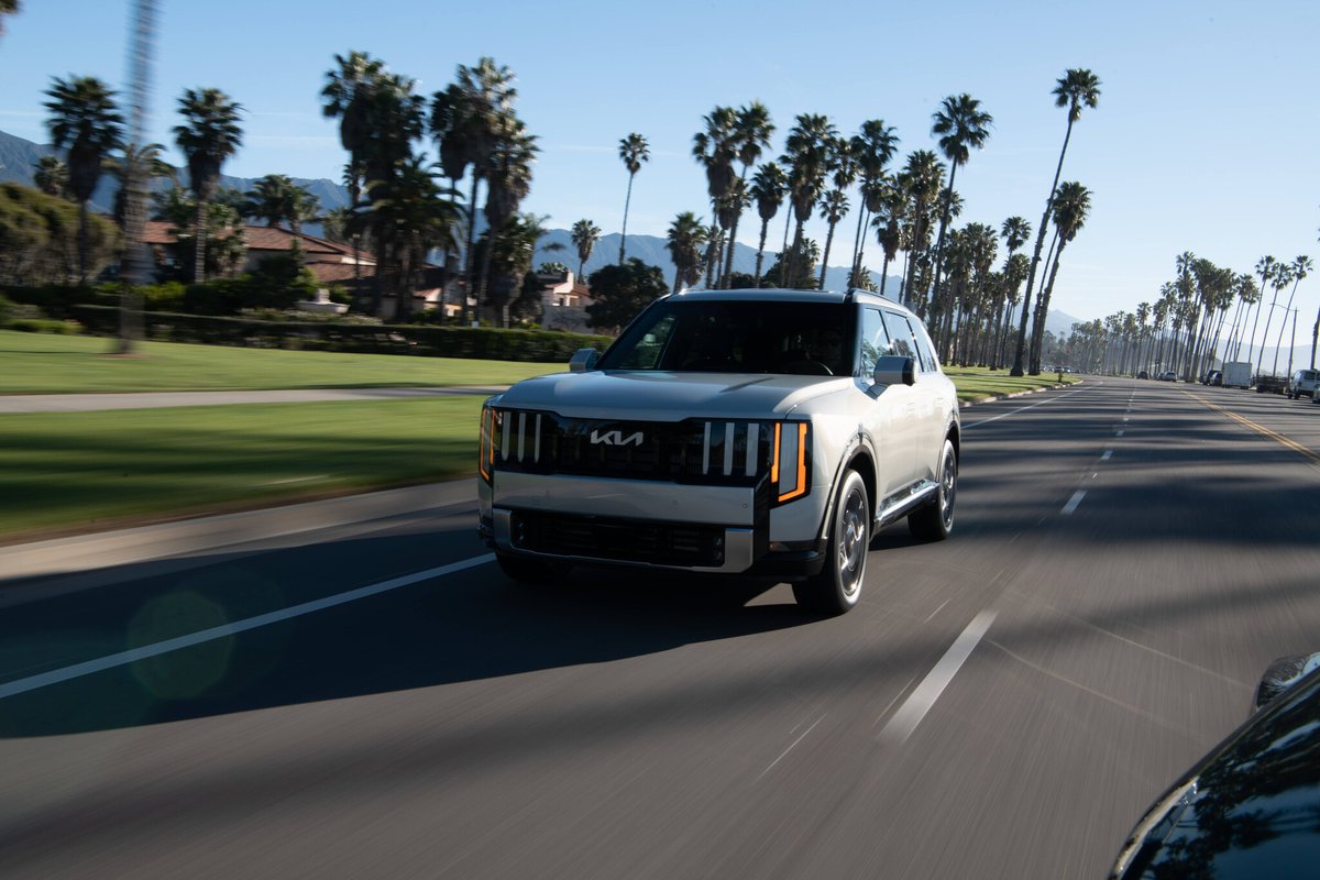 CarPros_AG's tweet photo. Built for road trips, carpools, and everything in between. The 2027 Kia Telluride gives you three rows of space, serious capability, and the kind of presence that makes every drive feel first class. 🚗🌴

#CarPros #CarProsKia #Kia #Telluride https://t.co/bsVP4mFZDm