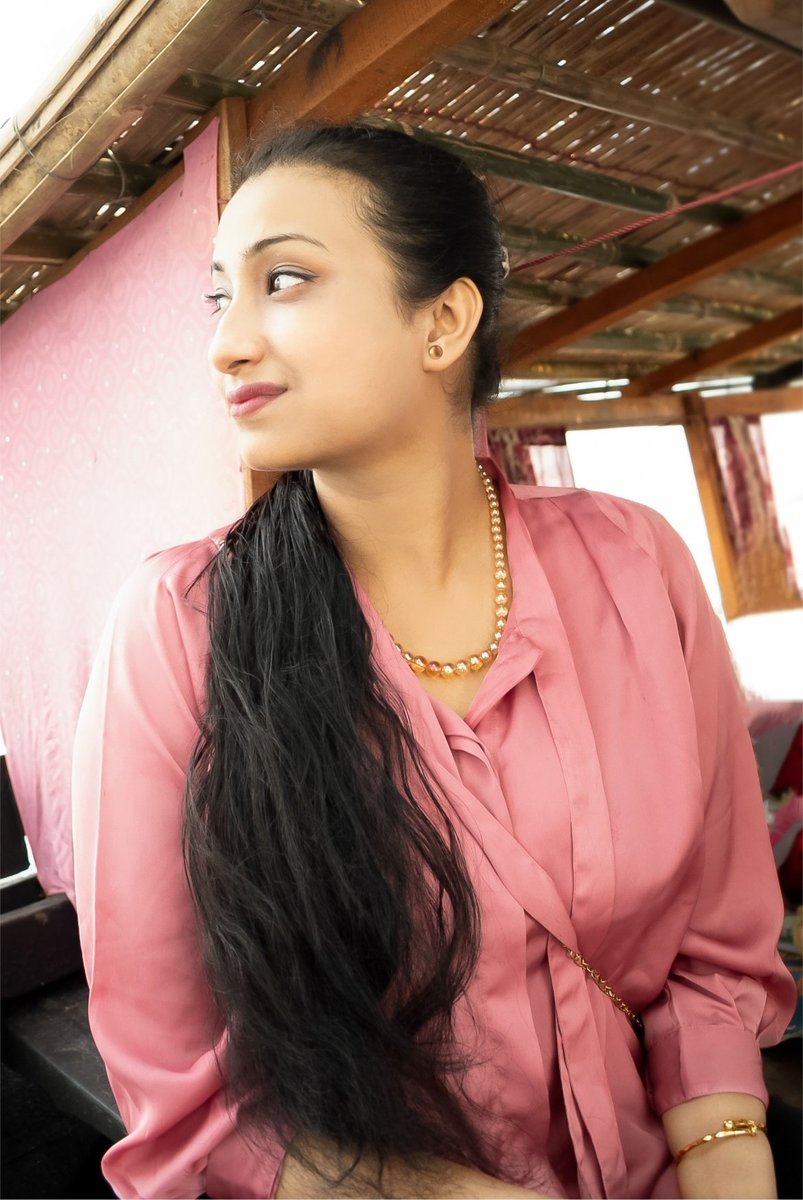 daisyydebnath's tweet photo. Hey-dee-day ✨ https://t.co/9aWchy5i6O