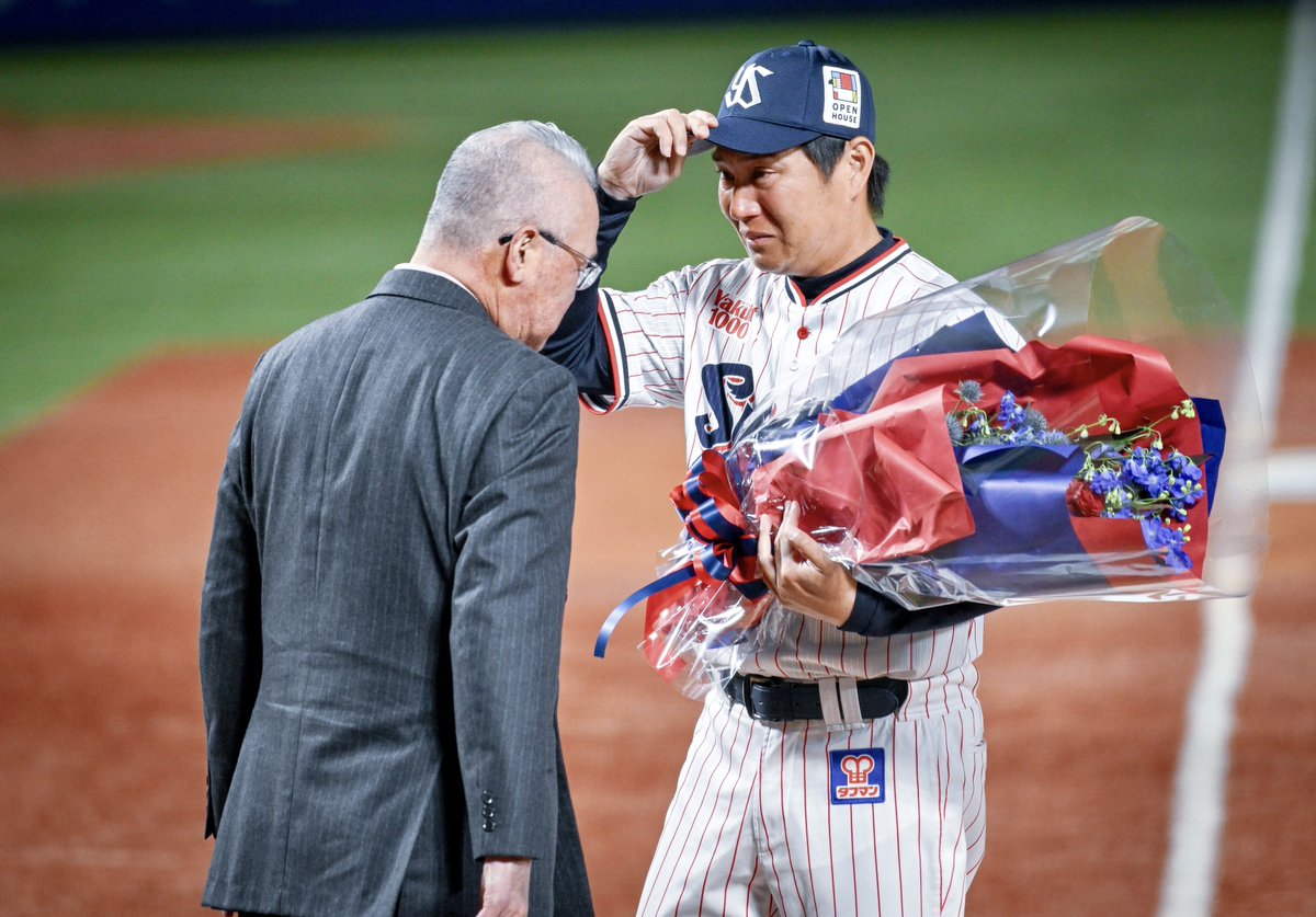 real_ab5's tweet photo. 相変わらず涙もろすぎるし、自分が泣いて喋れなくなるってわかってるから、手紙を書いてくるの、本当に川端慎吾さんって感じだったな
#swallows #川端慎吾 https://t.co/mHYIM08e6V