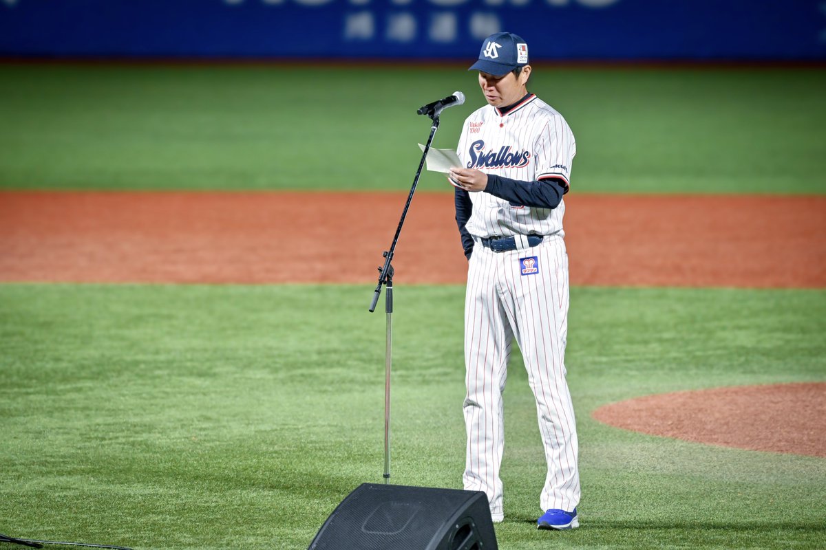 real_ab5's tweet photo. 相変わらず涙もろすぎるし、自分が泣いて喋れなくなるってわかってるから、手紙を書いてくるの、本当に川端慎吾さんって感じだったな
#swallows #川端慎吾 https://t.co/mHYIM08e6V