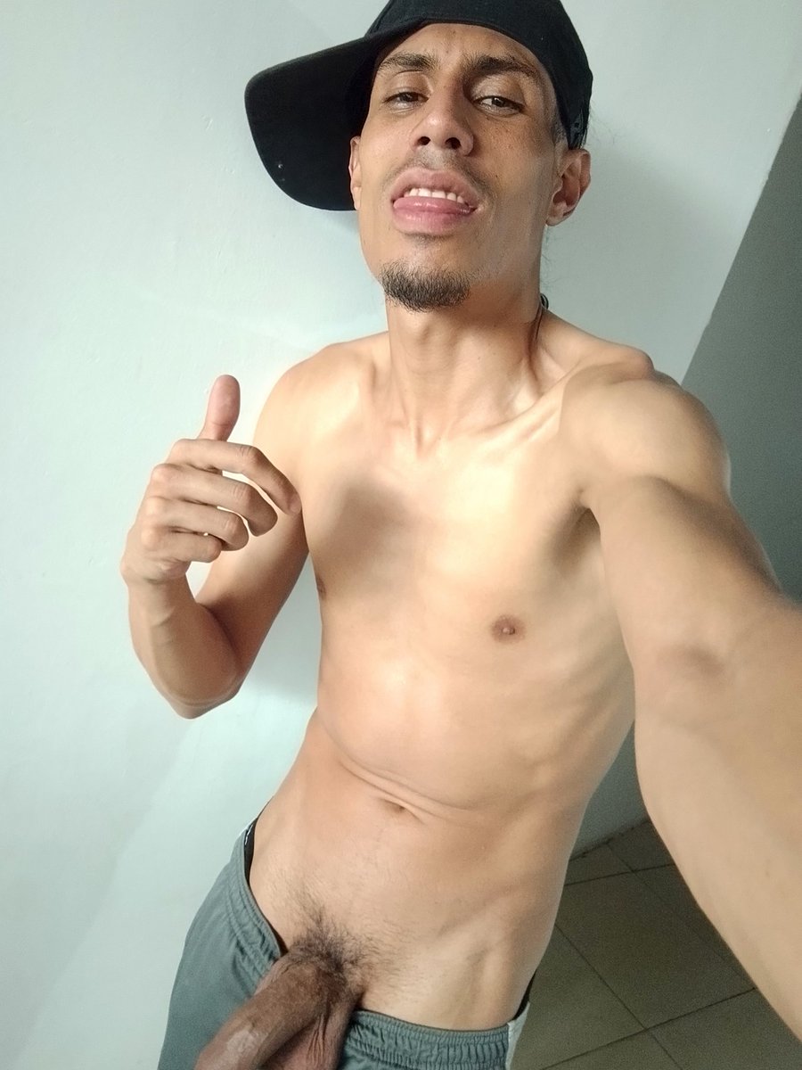 Buenos días 
Ganoso de una golfa bien obediente, dulcera, tragona que me dé chocha. 

¿Como es? ¿Cómo sería? ¿Cuál se la toma y que tal?