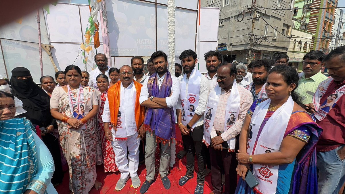 mummareddyjsp's tweet image. *గాయత్రి నగర్, అల్లాపూర్ డివిజన్లలో ఘనంగా జనసేన పార్టీ 13వ ఆవిర్భావ దినోత్సవ వేడుకలు :*

ఈరోజు జనసేన నాయకులు పవన్, ప్రసాద్ నాయుడు బండారి ప్రసన్న ఆంజనేయులు ల ఆధ్వర్యంలో జనసేన పార్టీ 13వ ఆవిర్భావ దినోత్సవ వేడుకలు ఘనంగా నిర్వహించారు.ఈ కార్యక్రమానికి ముఖ్య అతిథులుగా *జనసేన పార్టీ