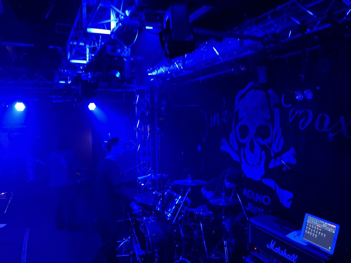 noraya0130's tweet photo. AREDREDS長野公演終了👏
ありがとうございました！
今回は色々やらかして反省点多々ありましたが長野の皆さんのあたたかさに救われました！
また何かの機会に！🎸🔥🤘🤘
差し入れもありがとうございます、帰路の新幹線でいただきますね！
#AREDREDS https://t.co/w8TKZhHFWf