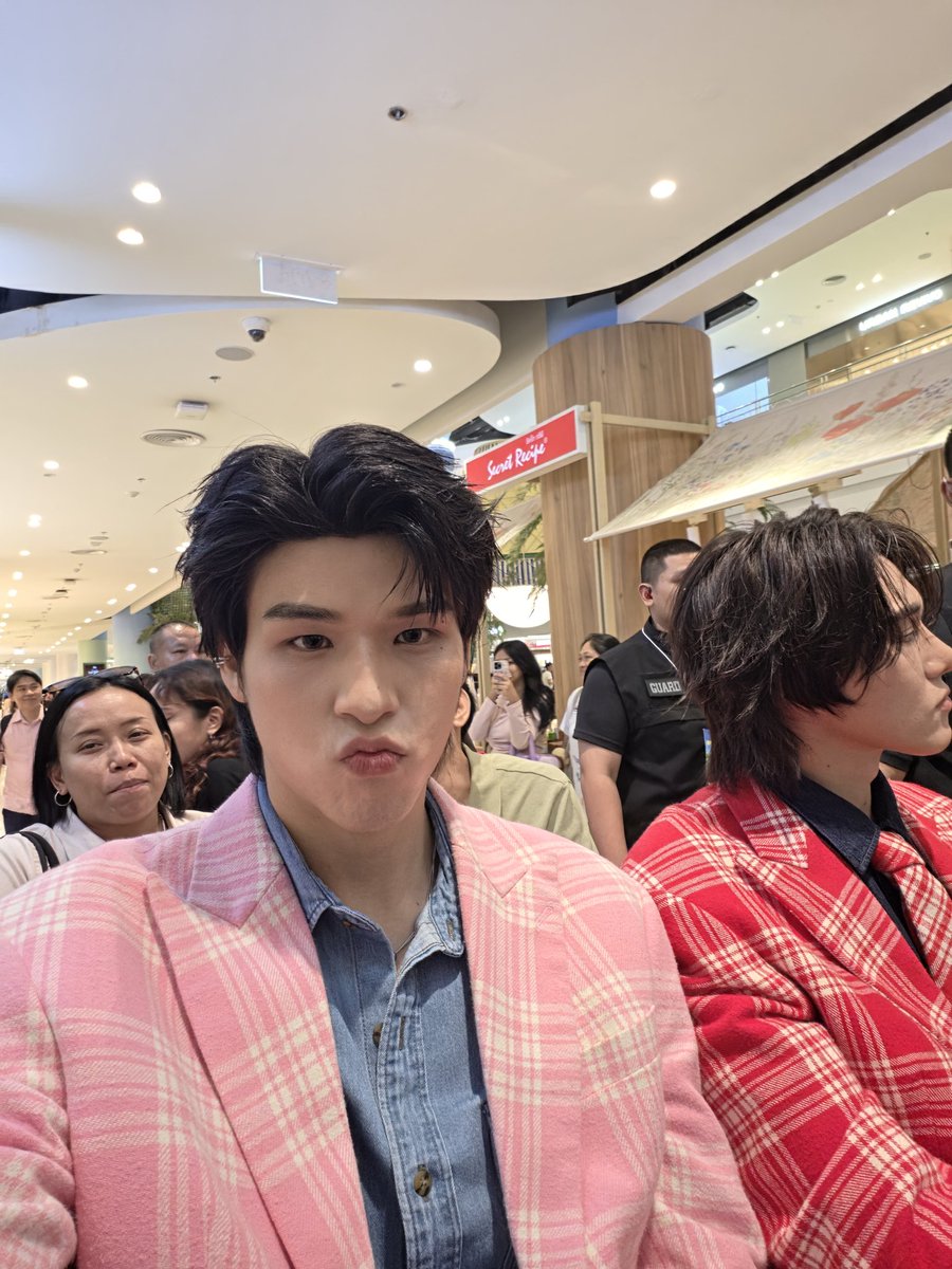 ขอบคุณทุกคนที่มาหา สกาย นานิ สมายนีออนนะ วันนี้ทุกคนดูดีดกันแปลกๆ 555 หวังว่าจะสนุกกันนะ
#THEMALLSUMMER2026xSKYNANI