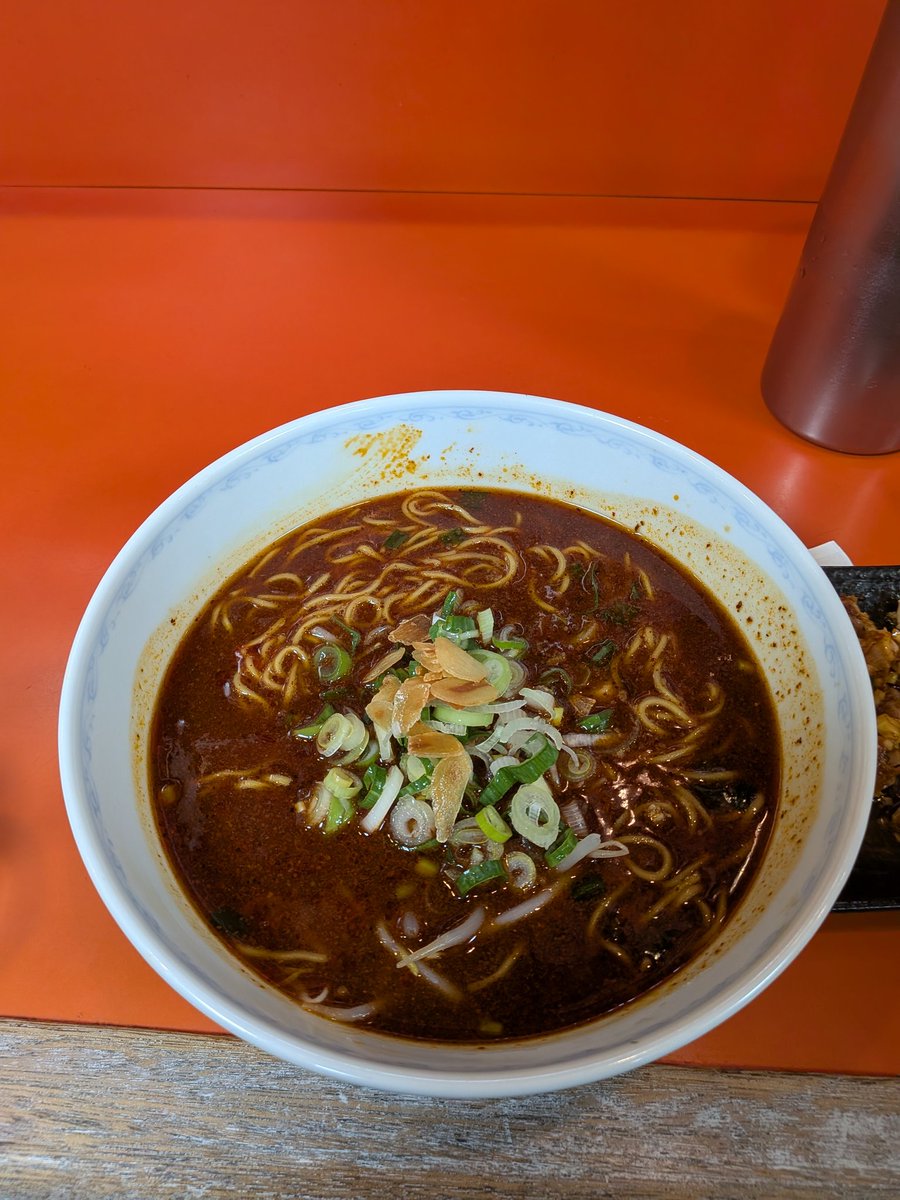 DasEnde8's tweet photo. ピカイチラーメン　10辛
いただきますポスしそこねたようで💧
竜党で有名なお店です🐉

う〜んこの苦味どこかで食べたのと似ている…来来亭のMAX-ENDだったっけ🤔

独特の風味でスープはちょい残し🤏
ご馳走様でした(￣人￣)
#辛いもの https://t.co/b5nLGJRBLY