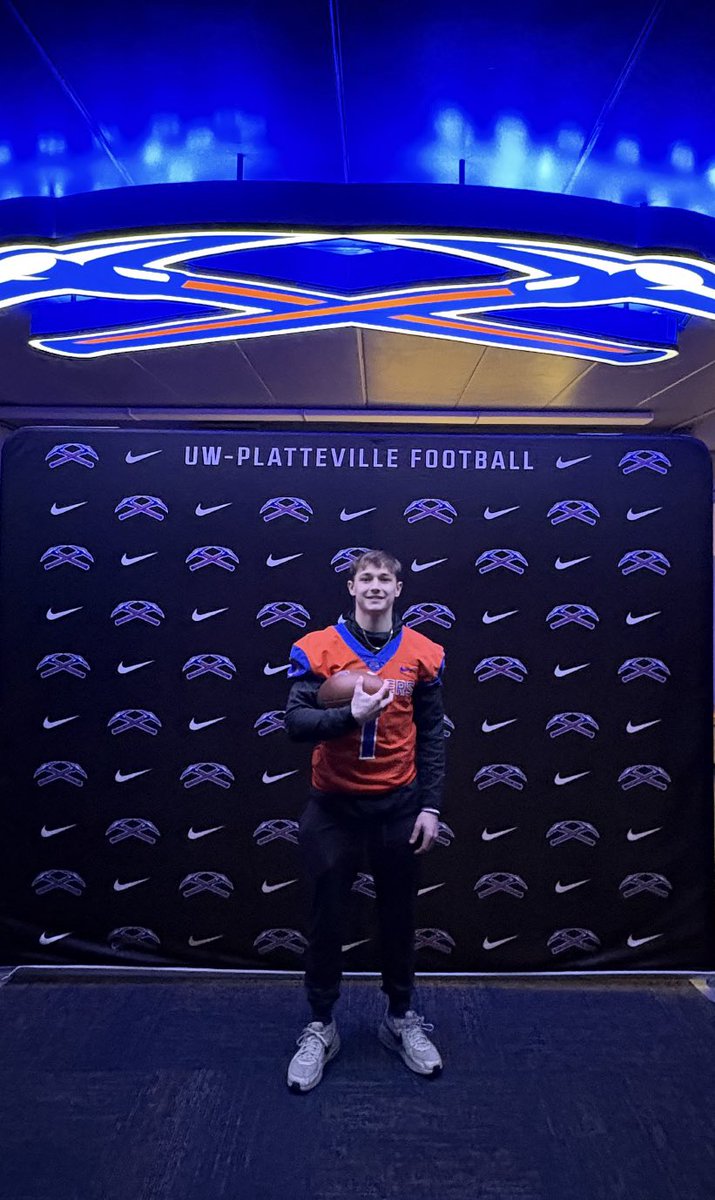 Jayden_Lloyd_0's tweet photo. Thank you @UWPlattFootball for a great junior day visit!! 
@CoachPosateri https://t.co/6Za0DbhiCY