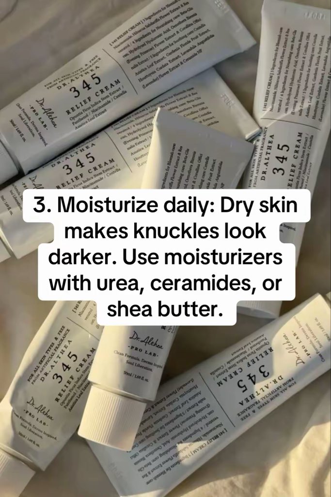 DrSkin_'s tweet photo. Dark Knuckles Treatment
If your knuckles are darker than the rest of your hands, this routine can help improve them.
Tip:
Avoid harsh scrubbing or lemon. It can irritate the skin and make pigmentation worse.
#AestheticDoctor #Hyperpigmentation #DarkKnuckles #SkincareTips https://t.co/kQZmQ9p90z