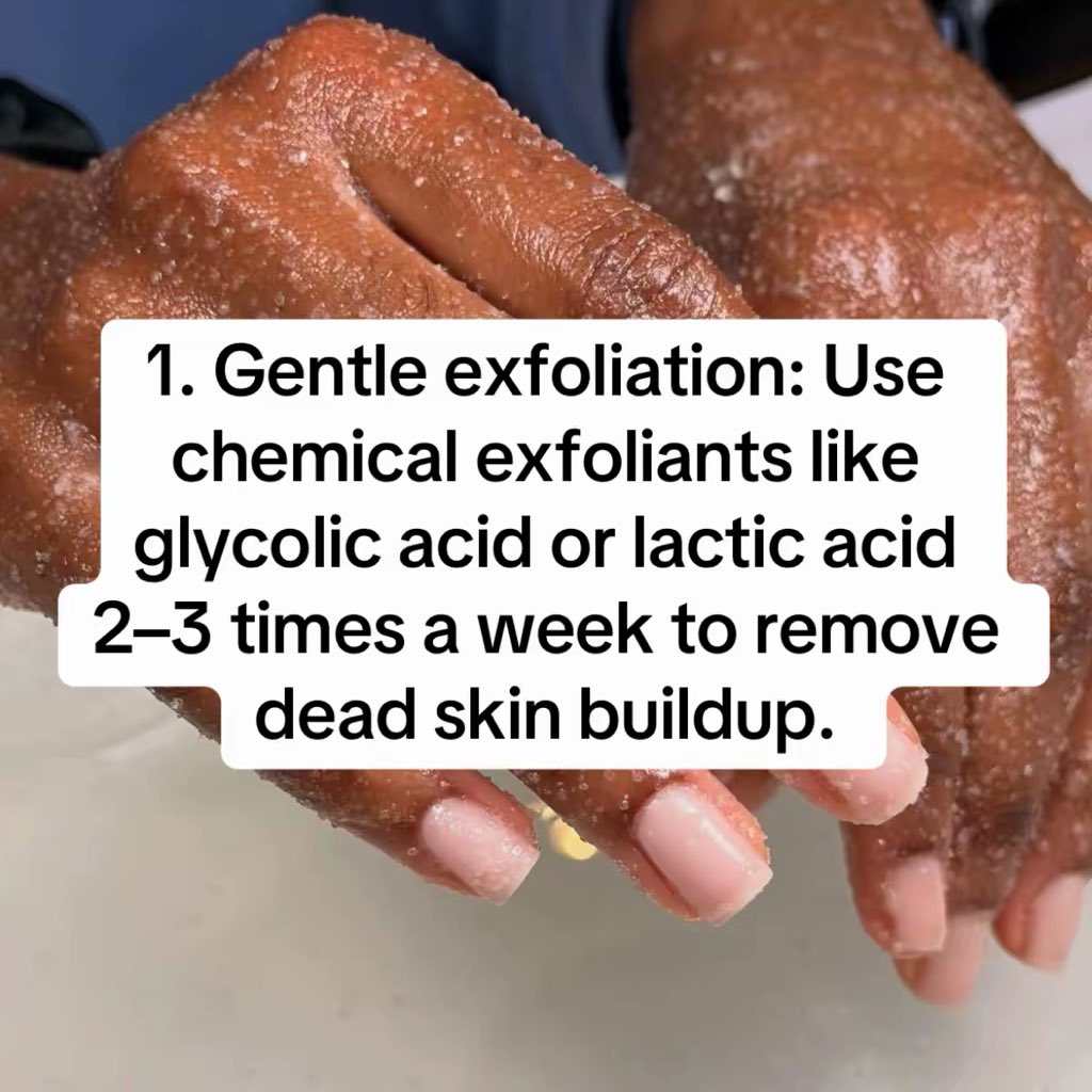 DrSkin_'s tweet photo. Dark Knuckles Treatment
If your knuckles are darker than the rest of your hands, this routine can help improve them.
Tip:
Avoid harsh scrubbing or lemon. It can irritate the skin and make pigmentation worse.
#AestheticDoctor #Hyperpigmentation #DarkKnuckles #SkincareTips https://t.co/kQZmQ9p90z