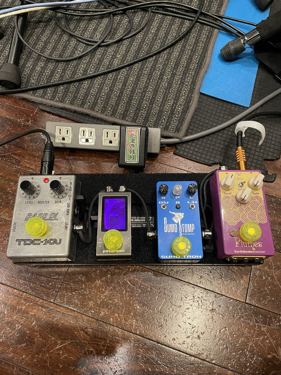 LOMA REC。
自身のバンドということで
Fendr JBV、FUJIGEN フレットレス、moog&amp;novation シンベ×2、好きなペダル達を贅沢に持ち込みそれは楽しいレコーディングでございました。