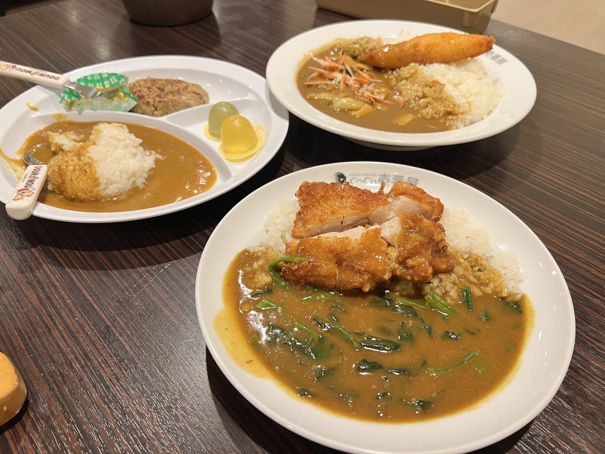 michi__26's tweet photo. 今日の夜ご飯は、CoCo壱番屋（ココイチ）のキャンペーンで当選していただいていたeGiftで🍛
ありがとうございます💝

子連れにやさしいCoCo壱大好き🥰
わたしはパリパリチキン＋ハーフほうれん草🍗🥬夫は期間限定の春野菜カレー食べてて、とても美味しそうだった🤤🌸 https://t.co/LWb44rZLg8