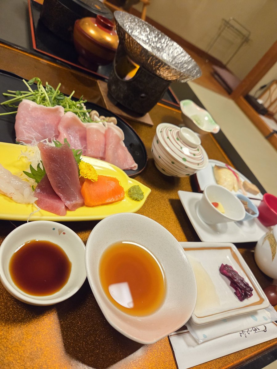 伊香保へ旅に行って参りました！

思いつきだったので、宿探しやら観光地までのバス調べたりで、頭ぐちゃぐちゃになりました😵‍💫

とりあえず、目的はほぼ全て達成しました！！

心残りは水沢うどんを食べることを帰りの電車で思い出してしまったことですね😅

新鮮な空気吸うって大事です😊