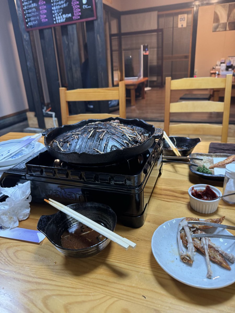 cs0000407's tweet photo. #ジンギスカン
#八戸
#とり屋
今日は初めて江陽近くにある「とり屋」さんでジンギスカンを頂いた😋
マジ美味い😋肉厚で臭みなく本格ジンギスカンを八戸で食べれるとは...😁
写真は食べ終わった後ですみません🙇 https://t.co/dBb3FnMfG1