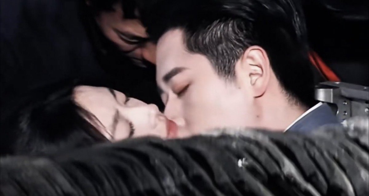 untamedyouths's tweet photo. the lament of autumn has so many kissing scenes 😭😭 https://t.co/X8SO9Lgglx