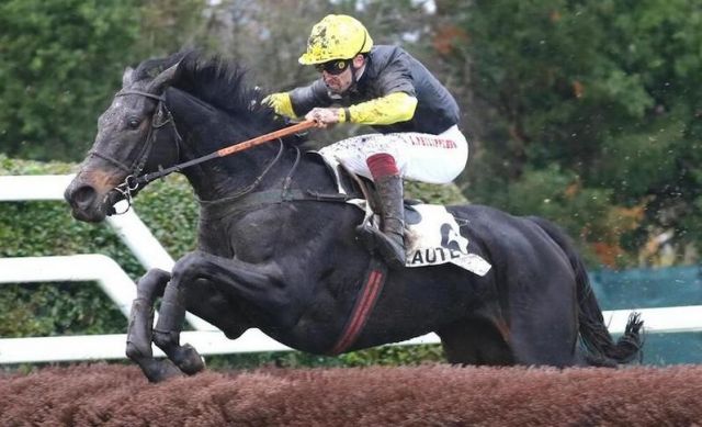 Pronosticpmu_fr's tweet photo. TIGRESS DU BERLAIS (4 - Ludovic Philipperon) notre favori pour le #quinté + du jour à Auteuil (Prix Général De Rougemont - R1-C3 - Obstacle Haies - 15 partants - 3.600 m. - Piste en herbe - Corde à gauche - Terrain: Lourd 4,7)

Départ prévu à 15H15

https://t.co/Cj6x4eUHPg https://t.co/JAWqpM3LoF