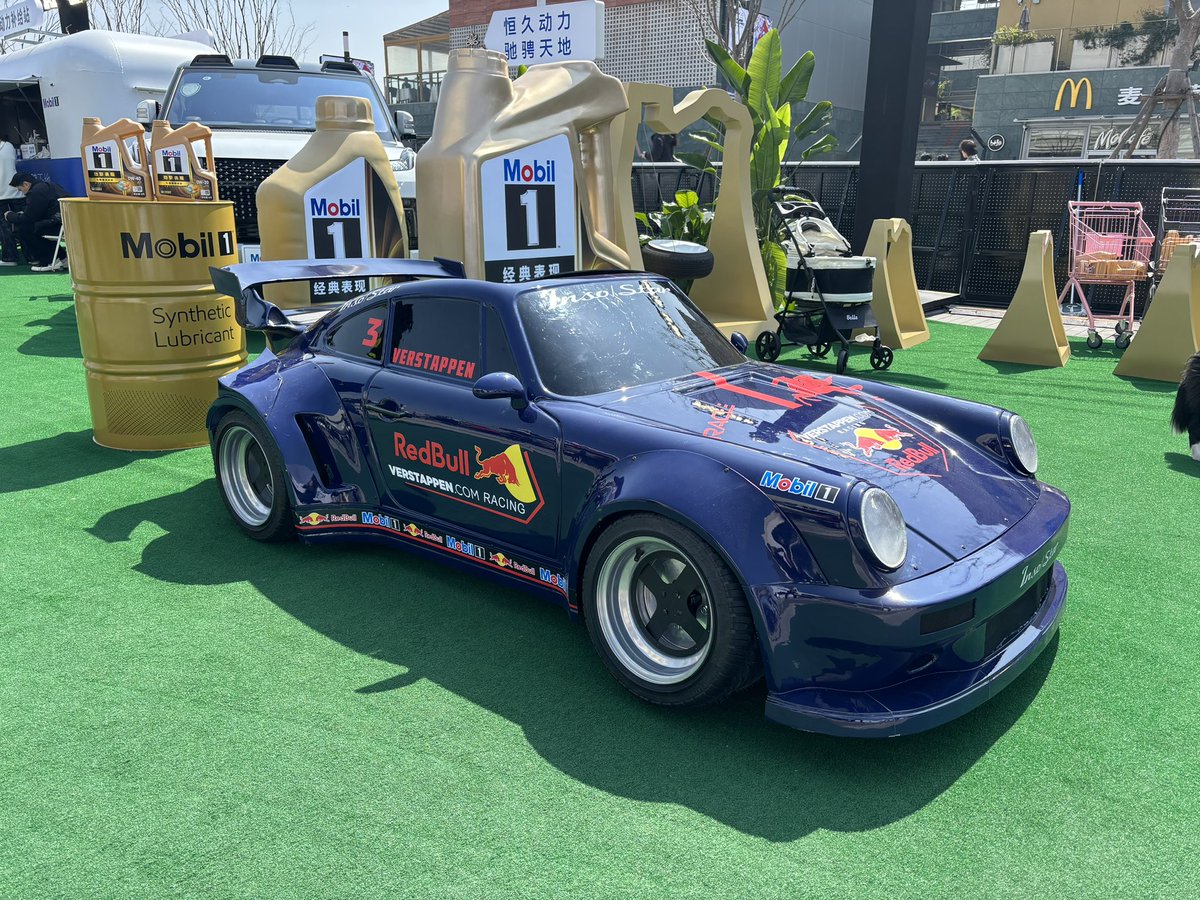 The race weekend is tough as a RB fan but I have enjoyed the brighter side:
*Special thanks to the local Mobil 1 event team! The staffs were very friendly to take my flag and wave it toward their photographers, hence we got some amazing pictures 😇
#ChineseGP #F1 #F1Musume