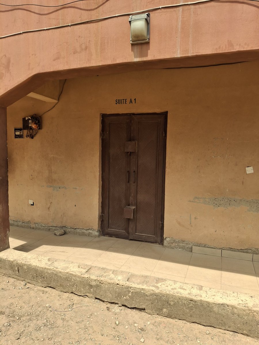 ADEMI_99's tweet photo. @aedcelectricity Please the nearest business district has been  visited but the place is under lock and key as seen in the attached picture. We would appreciate if the contact of any of the technical team can be shared. Regards. https://t.co/5doNEZLBfR