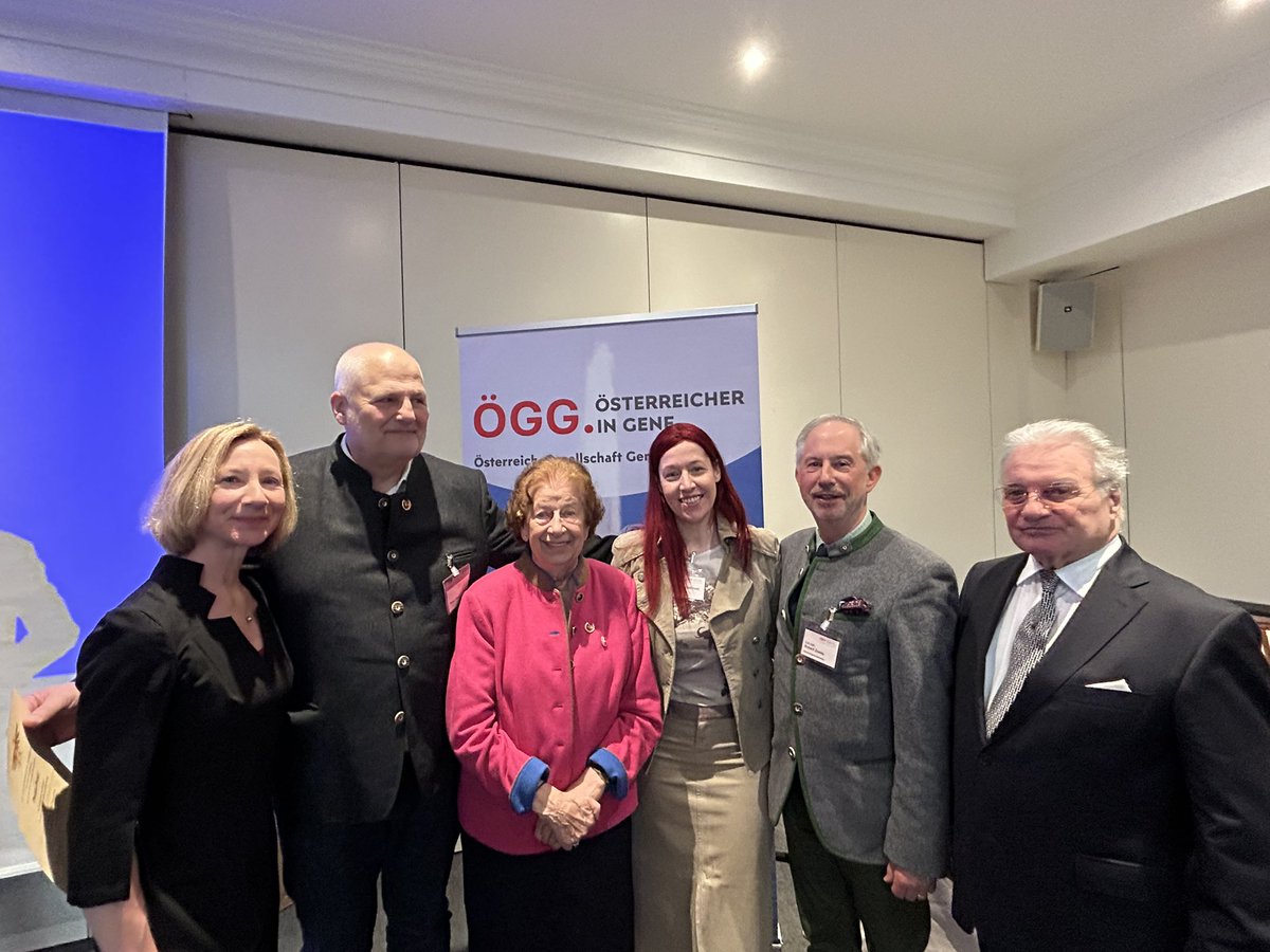 OEGG_CH's tweet photo. Die Österreich-Gesellschaft Genf @OEGG_CH ist derzeit der einzige im Weltverbund gemeldete Österreicher-Verein in der Westschweiz. Und: wir haben unseren 80. Geburtstag! Beim Festakt wurde die neue Broschüre „80 Jahre Österreicher in Genf“ vorgestellt: https://t.co/UIEyXkTHw3. https://t.co/k7pfoa56bo