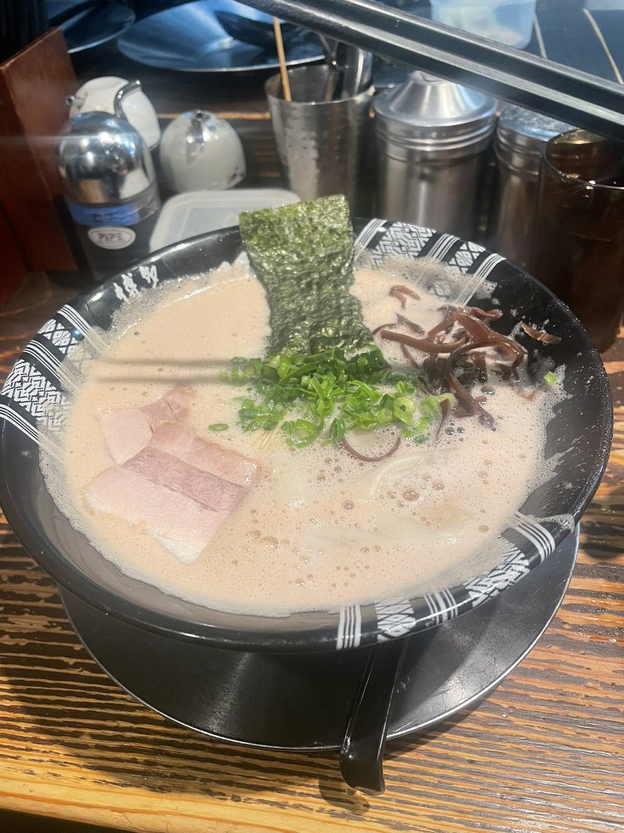 puriodiscup's tweet photo. ひっさびさに福岡へ

食べたいものが多すぎてスケジュールが大変😆
うまーい https://t.co/J1fyGzdF0T